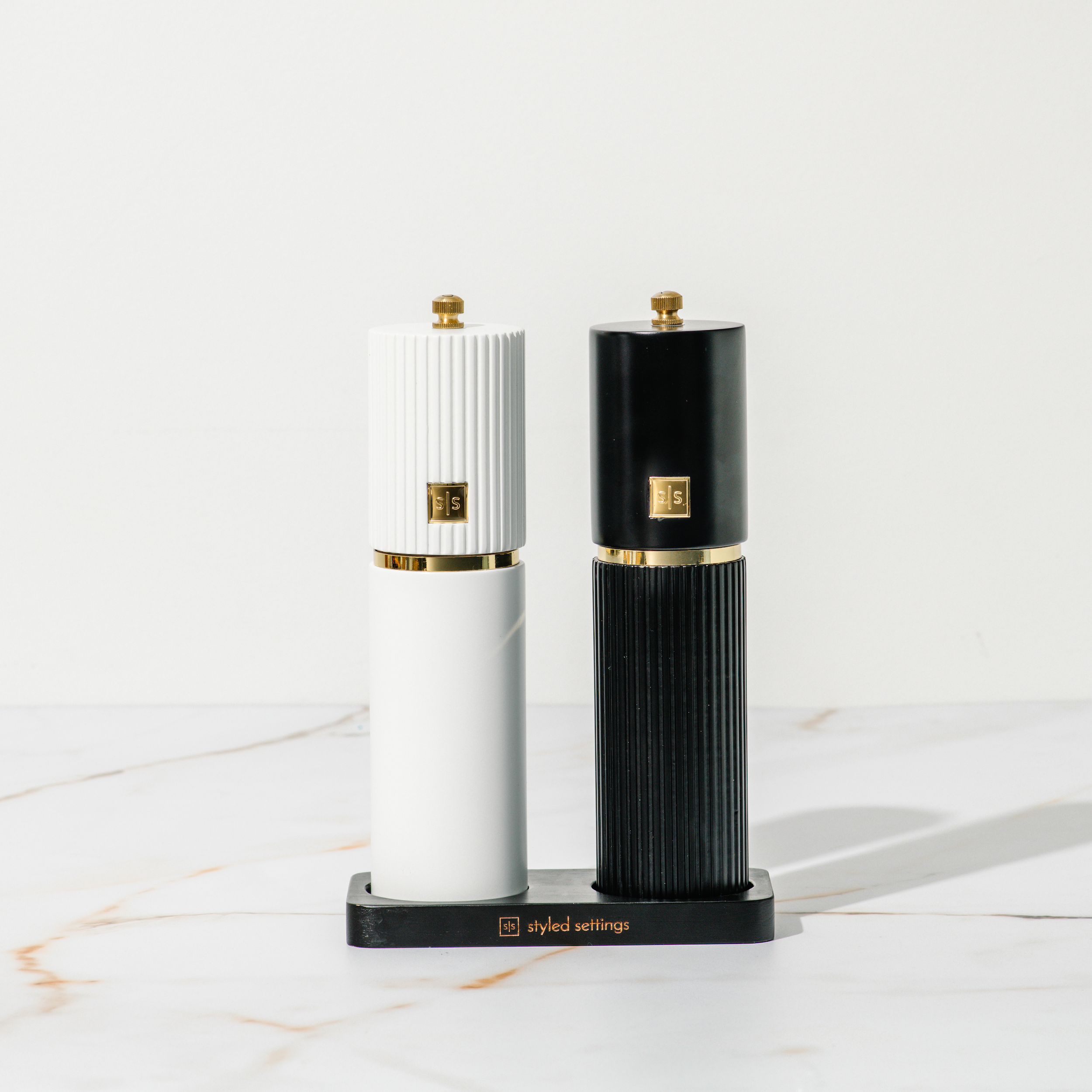 Black and White Salt and Pepper Mill Set