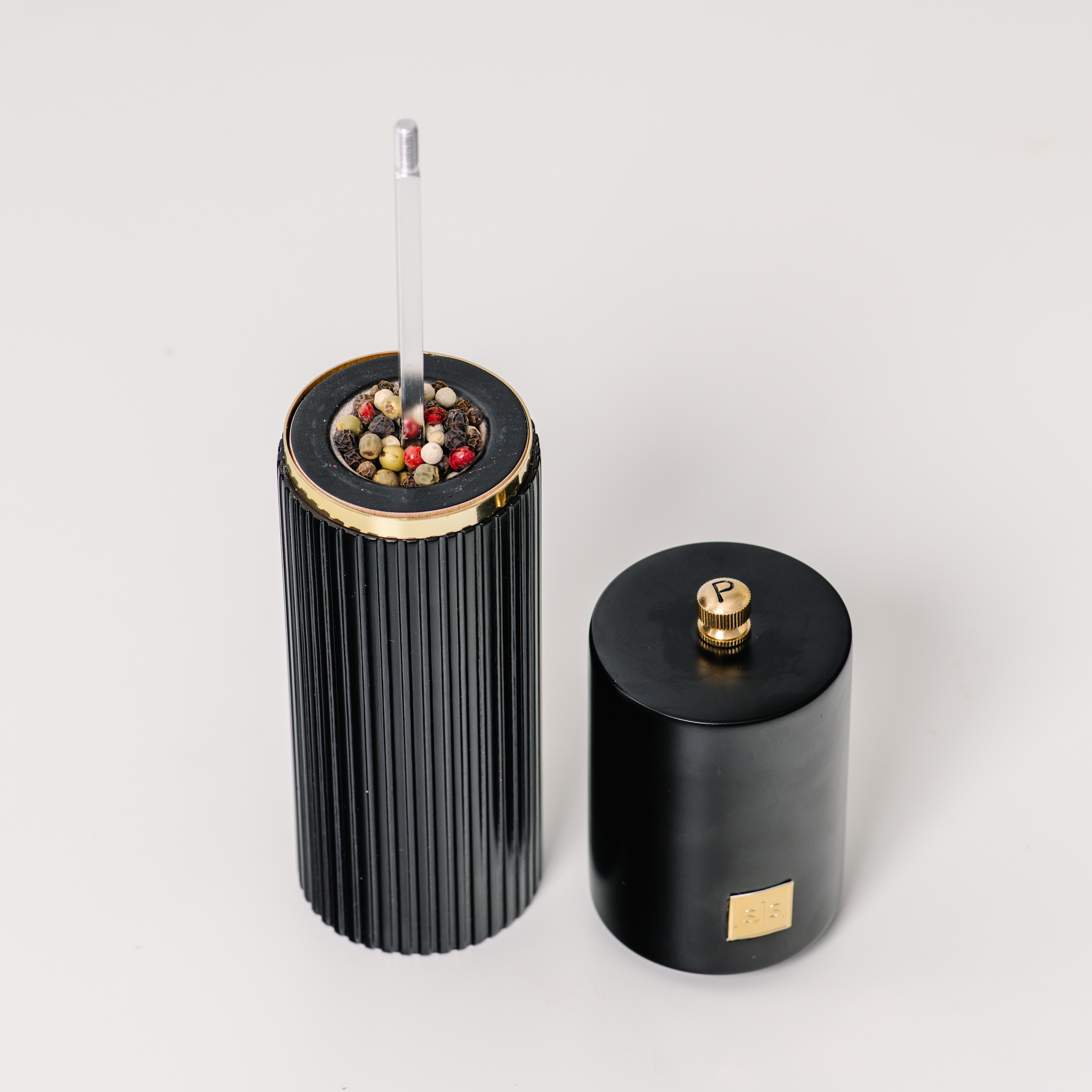 Black and White Salt and Pepper Mill Set