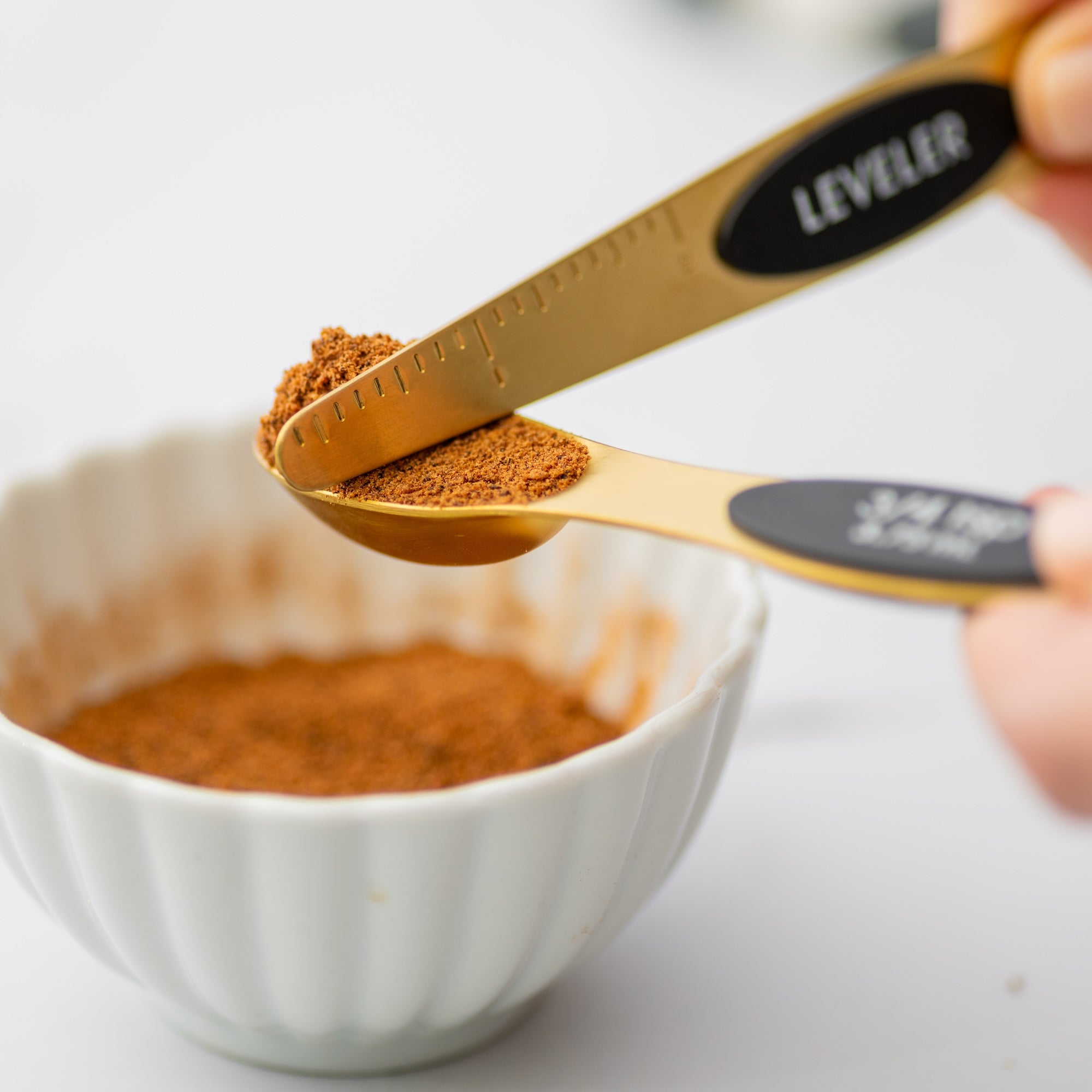 Classic Black and Gold Magnetic Measuring Spoons Set - Styled Settings
