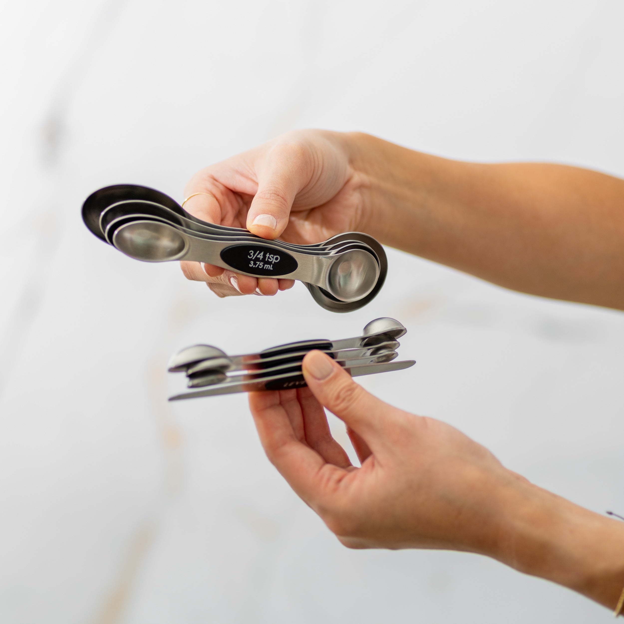 Classic Silver Magnetic Measuring Spoons Set - Styled Settings