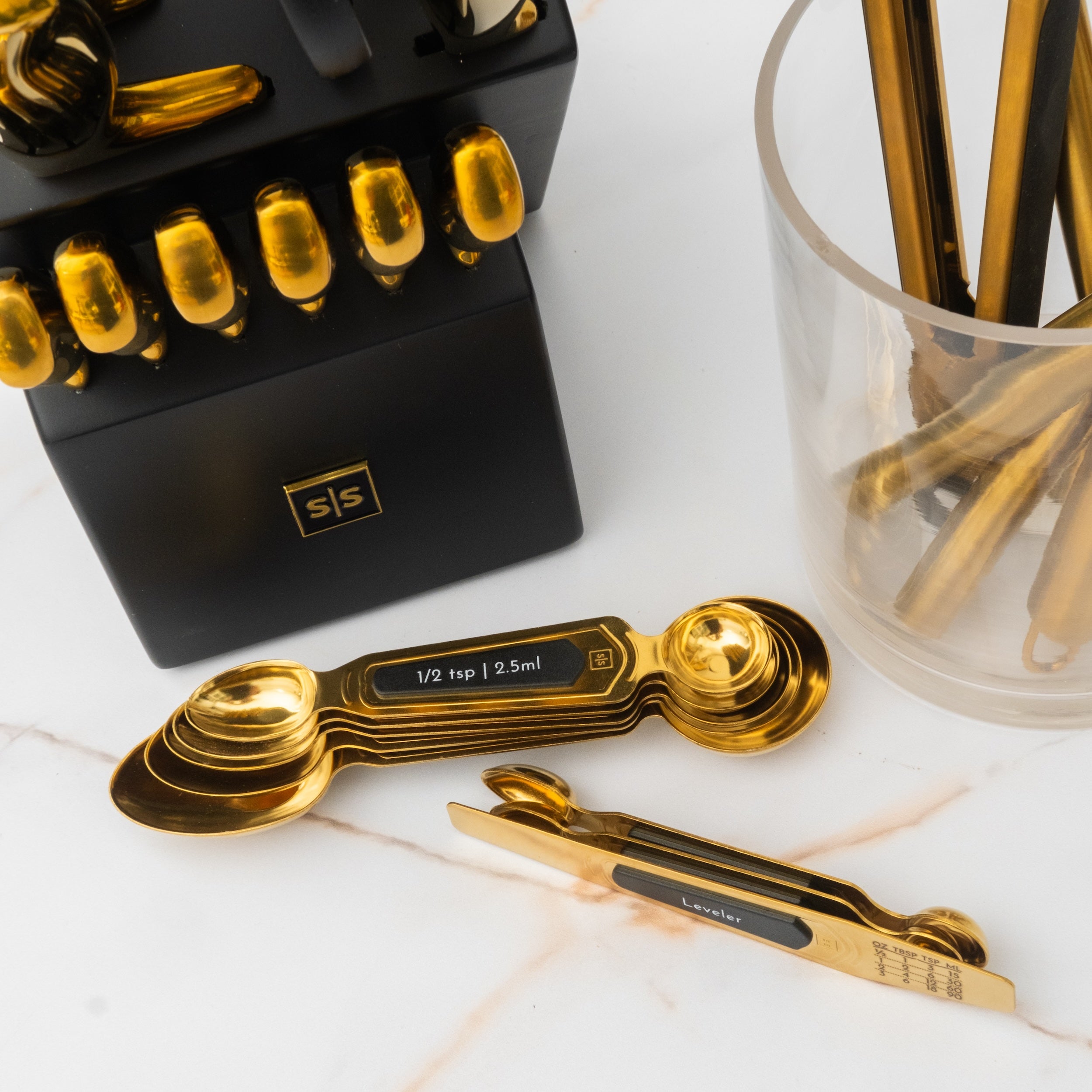 Timeless Black and Gold Magnetic Measuring Spoon Set - Styled Settings