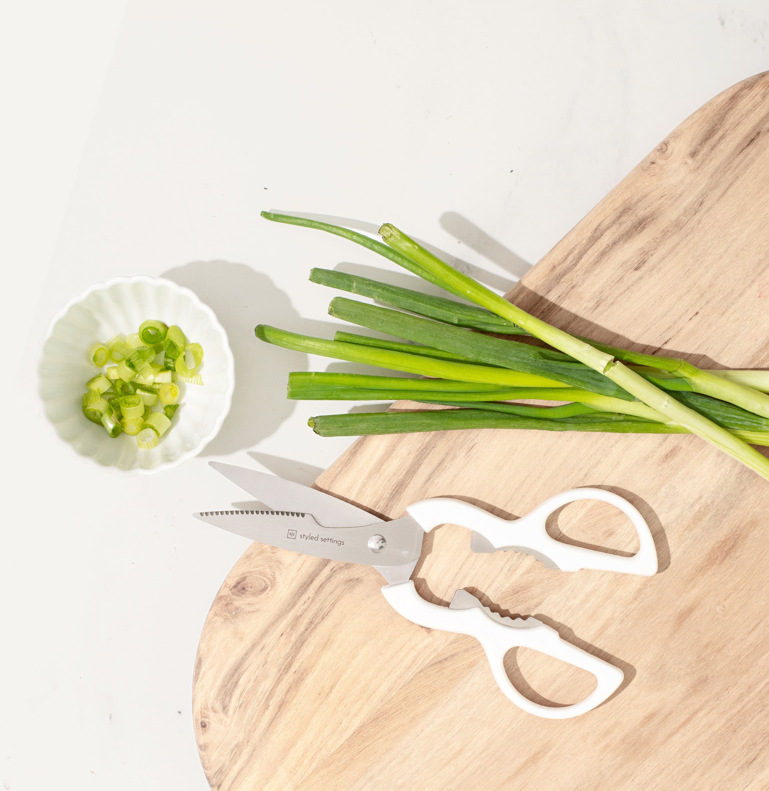 White and Silver Knife Set with Ashwood Self-Sharpening Block - Styled Settings