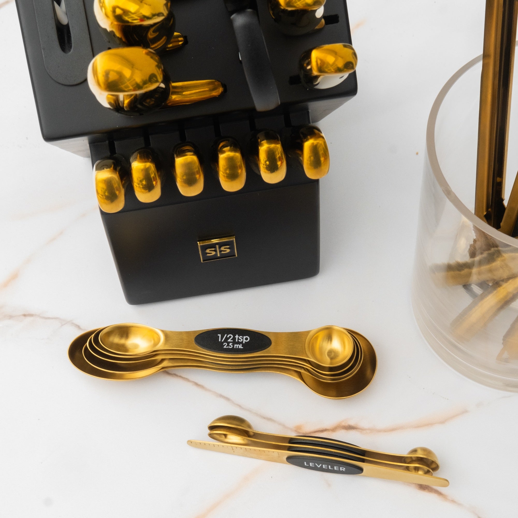 Classic Black and Gold Magnetic Measuring Spoons Set - Styled Settings